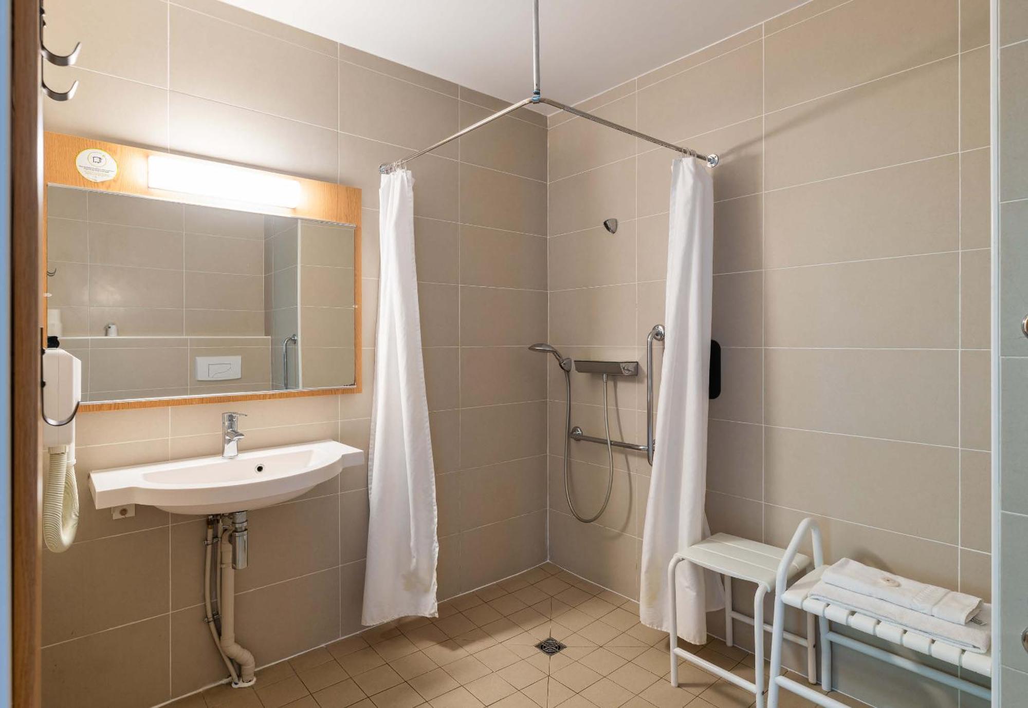 B&B Hotel Lyon Eurexpo Chassieu Eksteriør billede